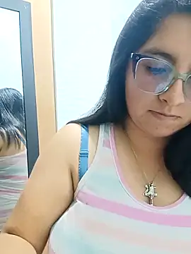 Snapshot of _Angelinaandrade_ chatting on 30, 10, 2025  Angelinaandrade  online show from 30, 10, 2025