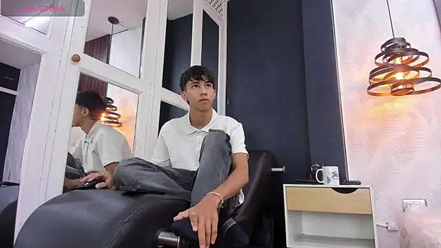 Snapshot of Lucian_Davi chatting on 13, 12, 2024 Lucian Davi online show from 13, 12, 2024
