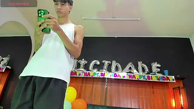 Snapshot of Lucian_Davi chatting on 14, 12, 2024 Lucian Davi online show from 14, 12, 2024