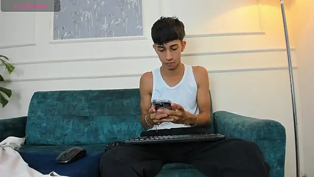 Snapshot of Lucian_Davi chatting on 4, 1, 2025 Lucian Davi online show from 4, 1, 2025