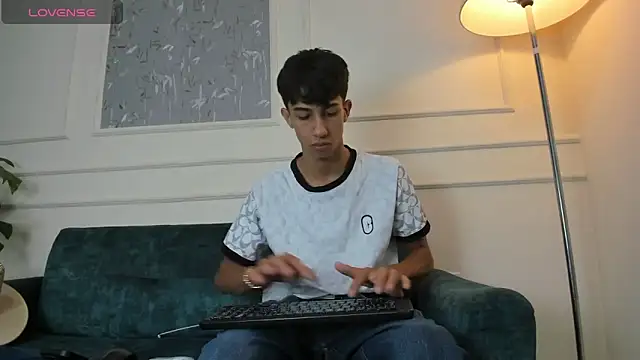Snapshot of Lucian_Davi chatting on 8, 1, 2025 Lucian Davi online show from 8, 1, 2025