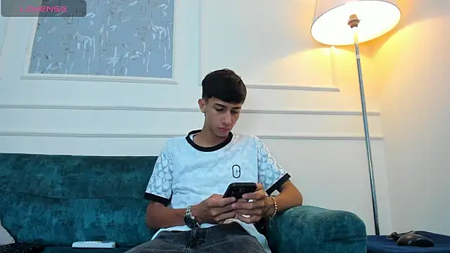 Snapshot of Lucian_Davi chatting on 17, 1, 2025 Lucian Davi online show from 17, 1, 2025