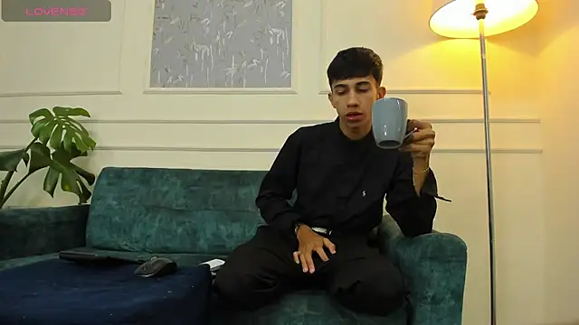 Snapshot of Lucian_Davi chatting on 30, 1, 2025 Lucian Davi online show from 30, 1, 2025