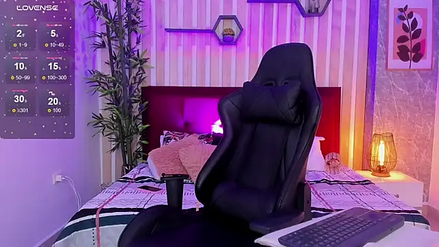 Snapshot of miah_connor chatting on 6, 12, 2024 miah connor online show from 6, 12, 2024