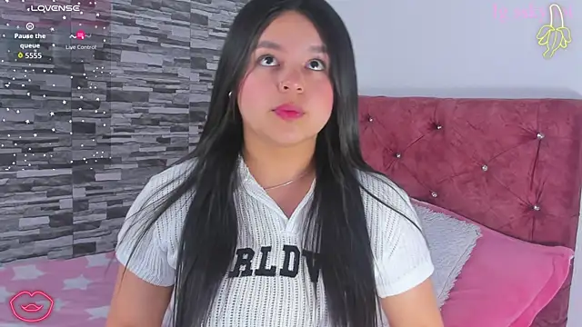 Snapshot of skyhotgirll chatting on 3, 10, 2025 skyhotgirll online show from 3, 10, 2025