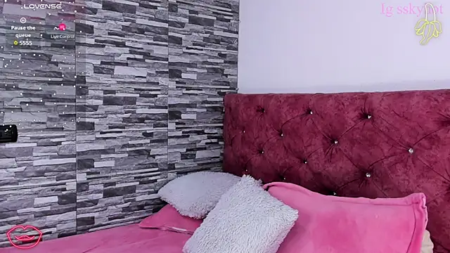 Snapshot of skyhotgirll chatting on 24, 10, 2025 skyhotgirll online show from 24, 10, 2025