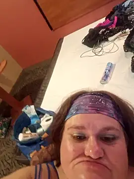 Snapshot of mcv131985 chatting on 17, 10, 2025 mcv131985 online show from 17, 10, 2025