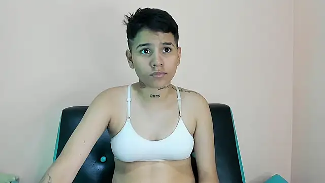 Snapshot of cami_hots chatting on 18, 1, 2025 cami hots online show from 18, 1, 2025
