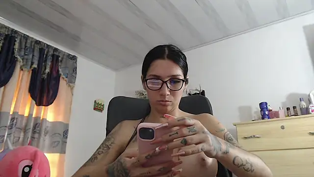 sweet cutetras22 online show from 4, 1, 2025