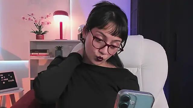 Snapshot of nahiapaws chatting on 10, 4, 2026 nahiapaws online show from 10, 4, 2026