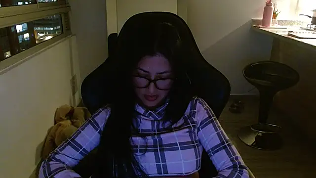 Snapshot of Charlotte_cute18 chatting on 5, 12, 2025 Charlotte cute18 online show from 5, 12, 2025