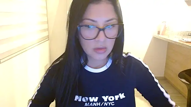 Snapshot of Charlotte_cute18 chatting on 13, 12, 2025 Charlotte cute18 online show from 13, 12, 2025