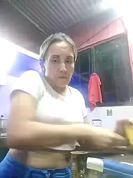 Snapshot of Isabel23zr chatting on 1, 1, 2025 Isabel23zr online show from 1, 1, 2025