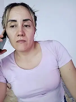 Snapshot of Isabel23zr chatting on 4, 11, 2025 Isabel23zr online show from 4, 11, 2025