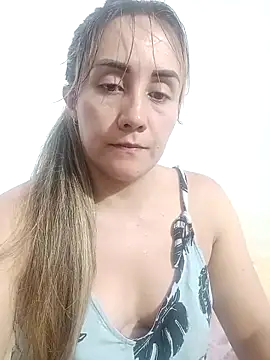 Snapshot of Isabel23zr chatting on 13, 11, 2025 Isabel23zr online show from 13, 11, 2025