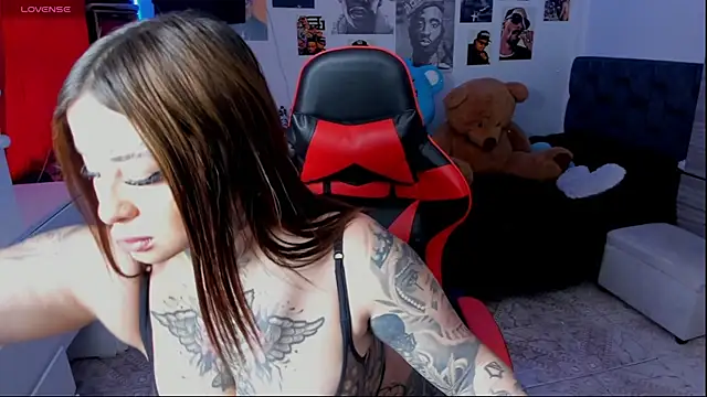 Erika Montoya online show from 15, 9, 2025