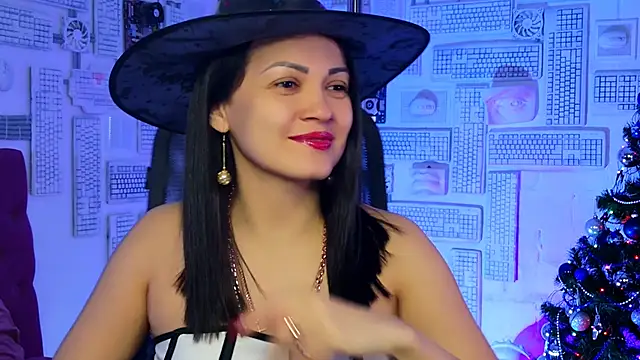 Snapshot of KarolinaRobinson chatting on 31, 12, 2024 KarolinaRobinson online show from 31, 12, 2024