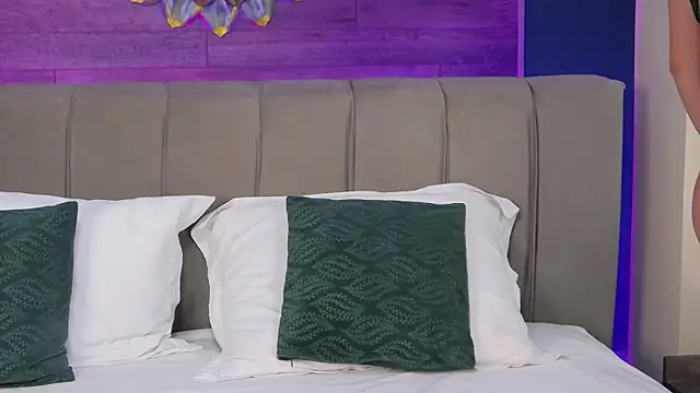 LoraDevine online show from 8, 1, 2026