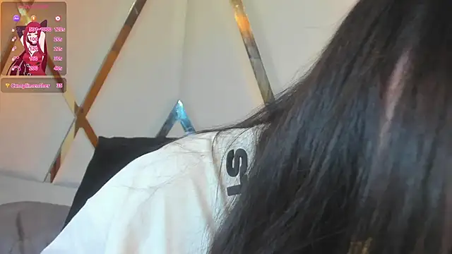 Snapshot of MarielQueenx chatting on 4, 1, 2025 MarielQueenx online show from 4, 1, 2025