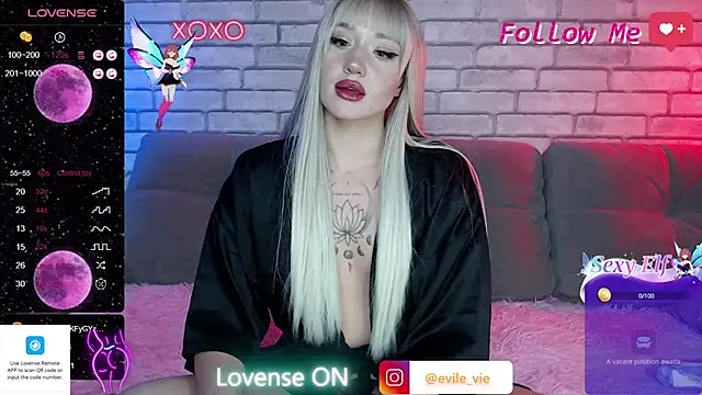 Snapshot of Eva_Evile chatting on 25, 12, 2024 Eva Evile online show from 25, 12, 2024