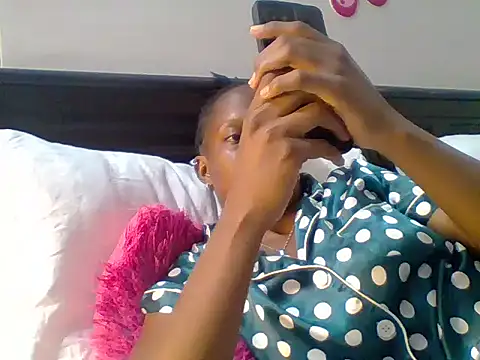 Petite 254 online show from 17, 1, 2025