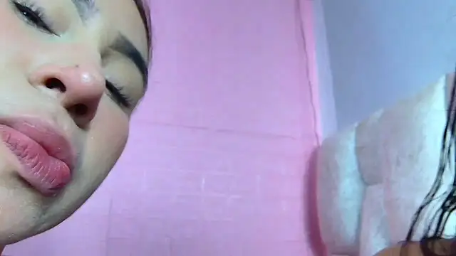 Snapshot of strawberrymia68 chatting on 1, 3, 2025 strawberrymia68 online show from 1, 3, 2025