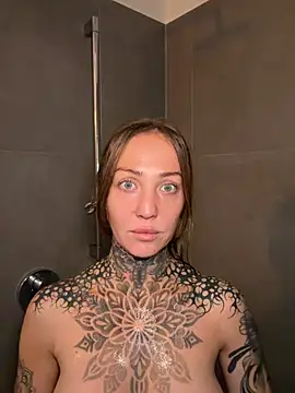 Snapshot of ElenaHaze chatting on 13, 4, 2026 ElenaHaze online show from 13, 4, 2026