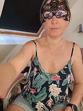 Snapshot of Rose_Libertine chatting on 22, 5, 2026 Rose Libertine online show from 22, 5, 2026