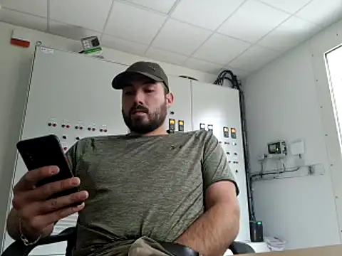 Snapshot of Leonormaldick chatting on 15, 12, 2025 Leonormaldick online show from 15, 12, 2025