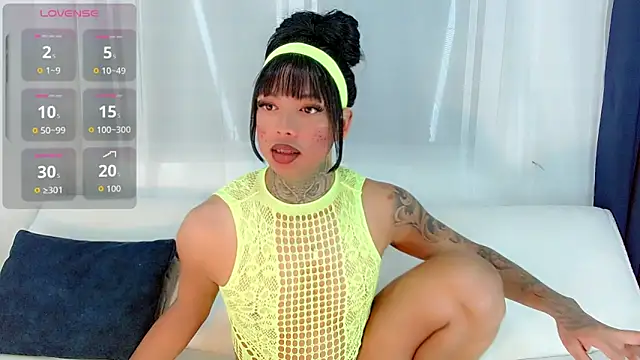 Snapshot of laura_sweett120 chatting on 23, 5, 2026 laura sweett120 online show from 23, 5, 2026