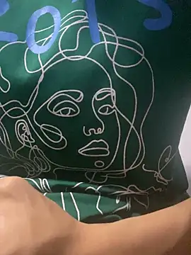 Snapshot of Vuvanne7 chatting on 24, 9, 2025 Vuvanne7 online show from 24, 9, 2025