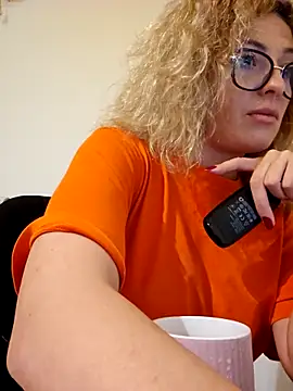 Selenna emma online show from 8, 11, 2025