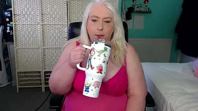 Snapshot of MatureVixen chatting on 9, 3, 2025 MatureVixen online show from 9, 3, 2025