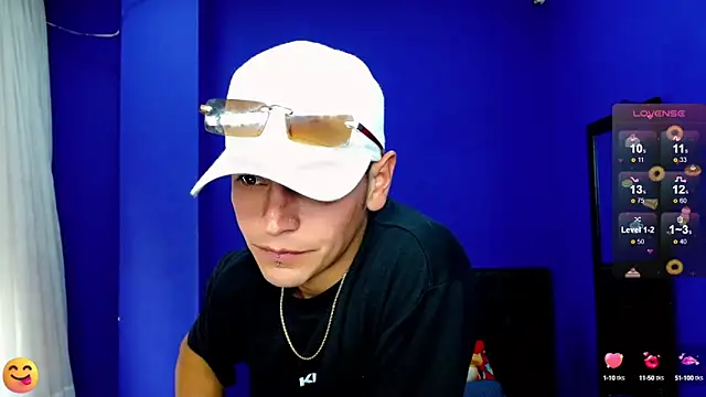  snopyy  online show from 4, 2, 2025