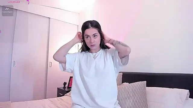 Snapshot of guccipussy1 chatting on 18, 12, 2024 guccipussy1 online show from 18, 12, 2024
