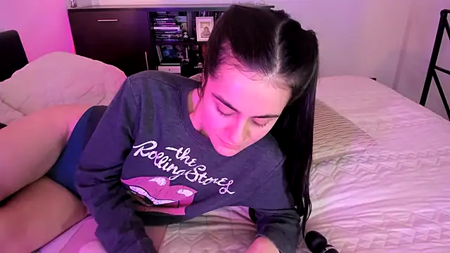 Snapshot of guccipussy1 chatting on 5, 3, 2025 guccipussy1 online show from 5, 3, 2025