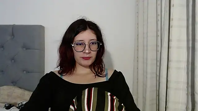 Snapshot of mariana124- chatting on 4, 1, 2025 mariana124- online show from 4, 1, 2025