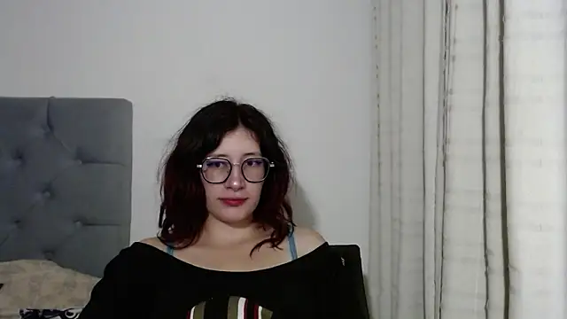 Snapshot of mariana124- chatting on 4, 1, 2025 mariana124- online show from 4, 1, 2025