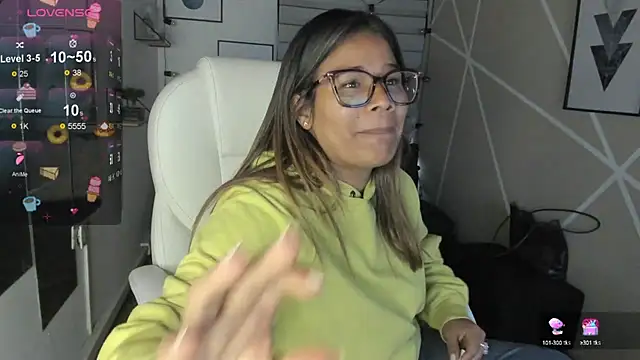 Enma  clark online show from 17, 9, 2025