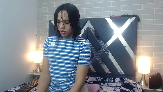 Snapshot of AndreaGil_ chatting on 1, 2, 2025 AndreaGil  online show from 1, 2, 2025