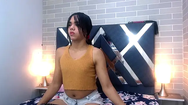Snapshot of AndreaGil_ chatting on 2, 2, 2025 AndreaGil  online show from 2, 2, 2025