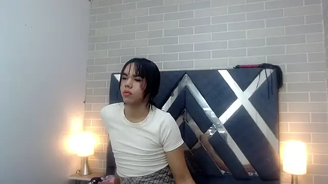Snapshot of AndreaGil_ chatting on 5, 2, 2025 AndreaGil  online show from 5, 2, 2025