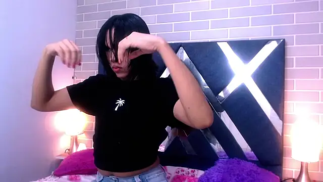 Snapshot of AndreaGil_ chatting on 14, 2, 2025 AndreaGil  online show from 14, 2, 2025