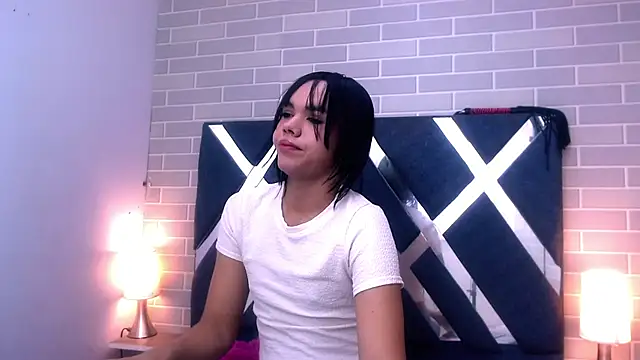 Snapshot of AndreaGil_ chatting on 15, 2, 2025 AndreaGil  online show from 15, 2, 2025