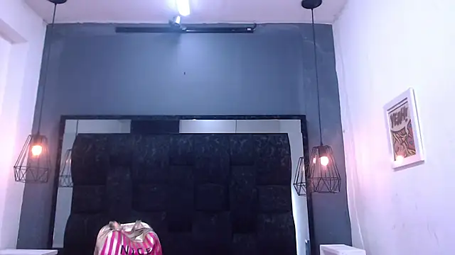 Snapshot of AndreaGil_ chatting on 25, 9, 2025 AndreaGil  online show from 25, 9, 2025