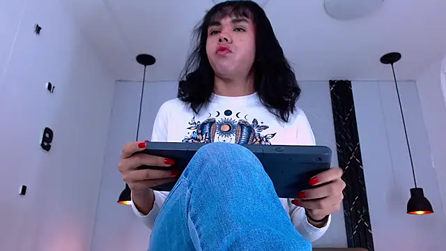 Snapshot of AndreaGil_ chatting on 2, 10, 2025 AndreaGil  online show from 2, 10, 2025