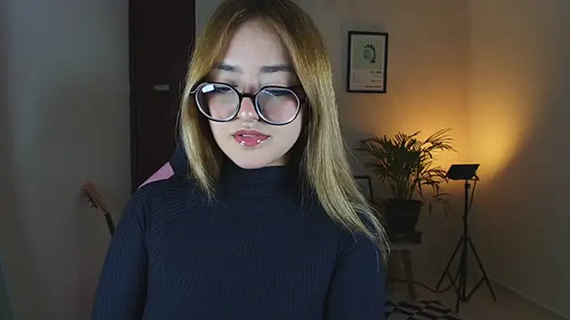 SweetJennaa online show from 17, 4, 2026