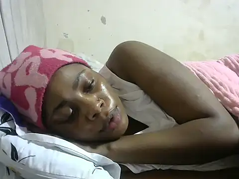 Snapshot of sweetgirlDora chatting on 4, 10, 2025 sweetgirlDora online show from 4, 10, 2025