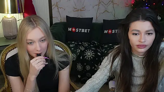 Snapshot of Gabriella054 chatting on 8, 1, 2025 Gabriella054 online show from 8, 1, 2025