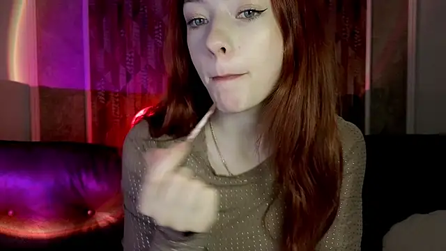 Snapshot of MiaRouge chatting on 5, 5, 2026 MiaRouge online show from 5, 5, 2026